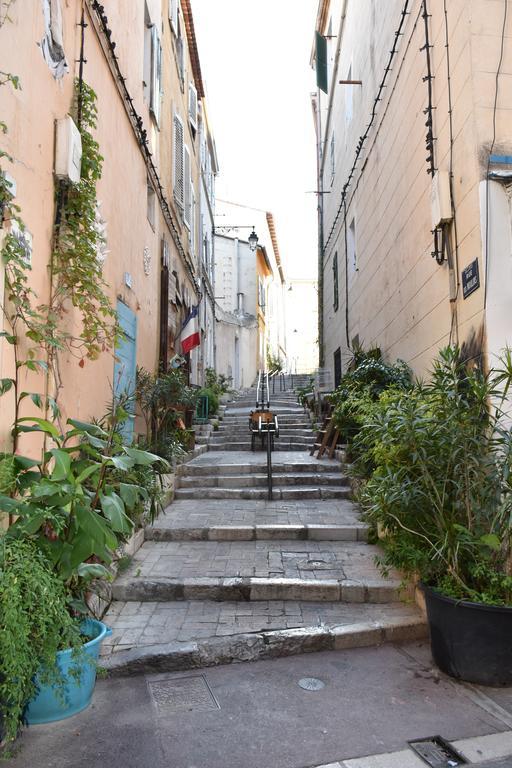 Sous Le Clocher Marseille Exterior photo