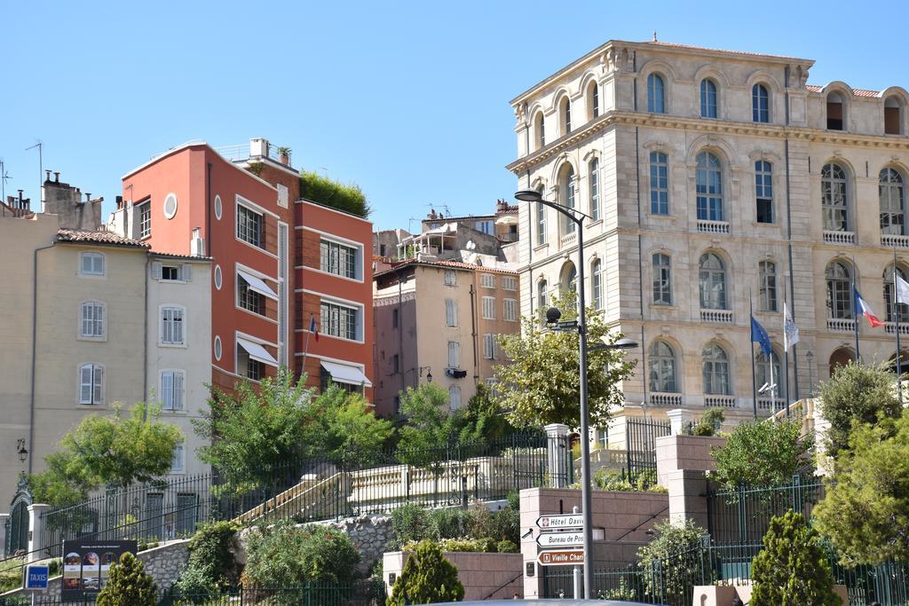 Sous Le Clocher Marseille Exterior photo