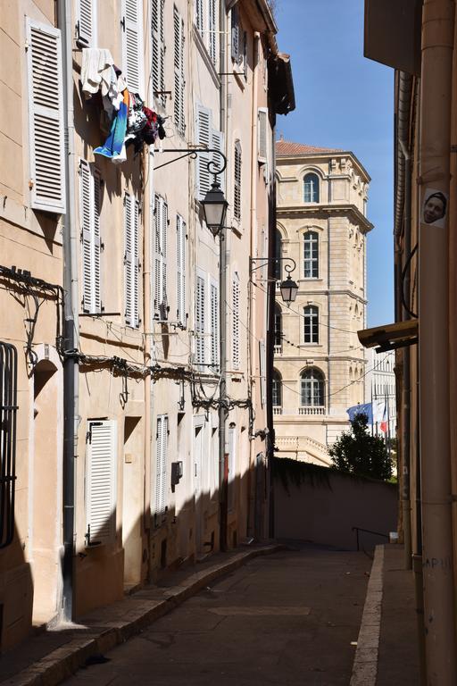 Sous Le Clocher Marseille Exterior photo